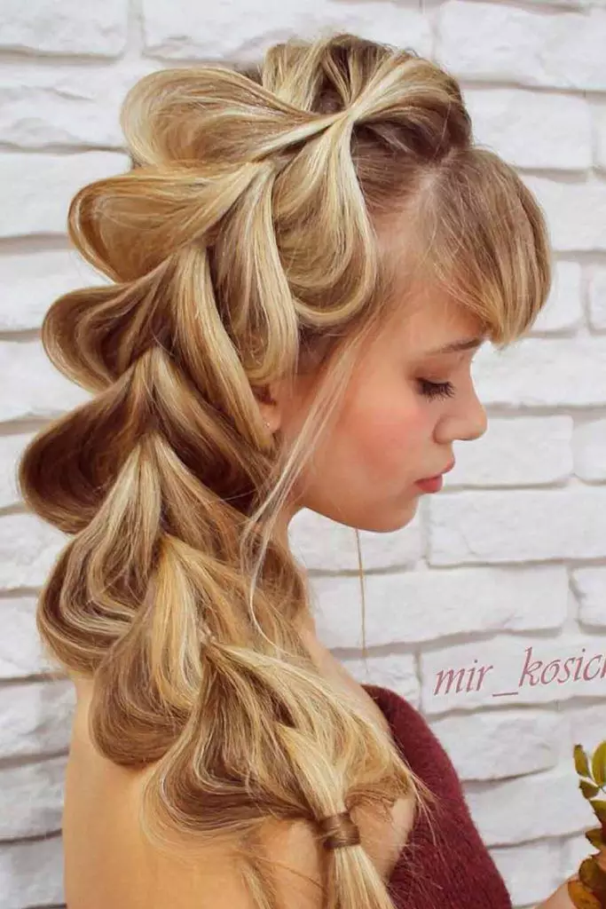 Top 10 Elegant Hairstyles Every Woman Should Try for 2024